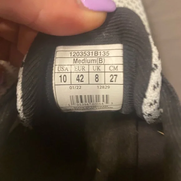 Womens size 10 Brooks Black, Grey, White. - Picture 5 of 7